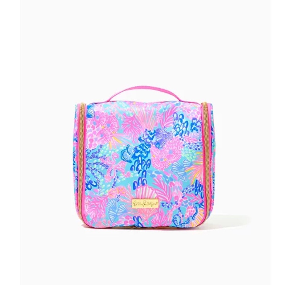 NEW 2022 Lilly Pulitzer Hanging Travel Bag Multi Splendor in the Sand Print GWP